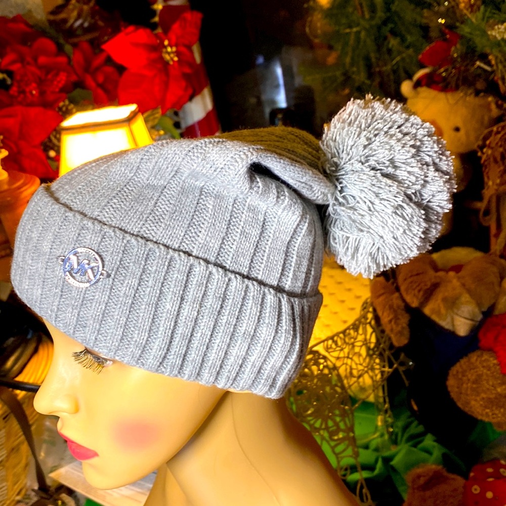 Womens Michael Kors Logo Stocking Cap! Grey/ Silver, NWOT!